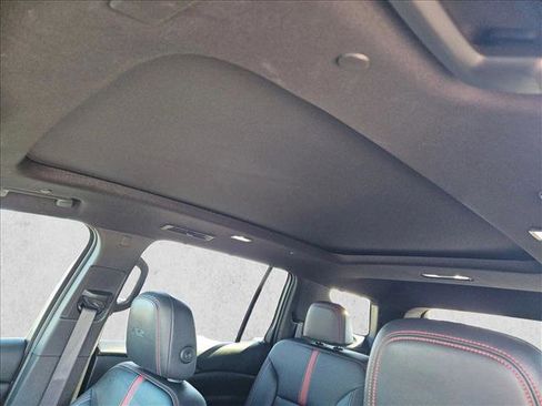 Used 2024 Chevrolet Traverse RS image 16