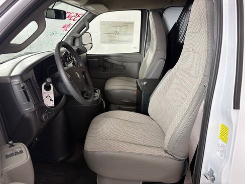 New 2026 Chevrolet Express 2500 w/ Driver Convenience Package RWD image 32