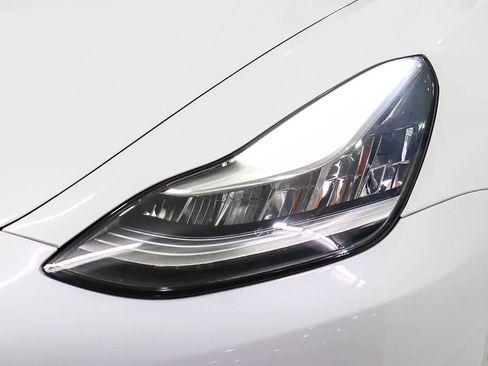 Used 2018 Tesla Model 3 Long Range RWD image 7