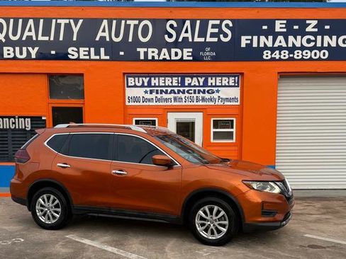 Used 2018 Nissan Rogue SV image 1