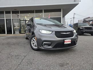 Used 2023 Chrysler Pacifica Touring-L video 2