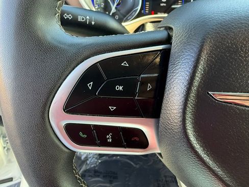 Used 2023 Chrysler Voyager LX image 25