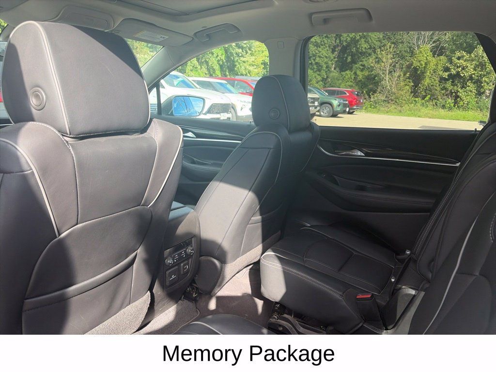 Used 2019 Buick Enclave Avenir w/ Avenir Technology Package AWD/4WD image 12