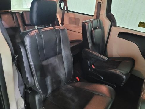 Used 2018 Dodge Grand Caravan SXT image 51