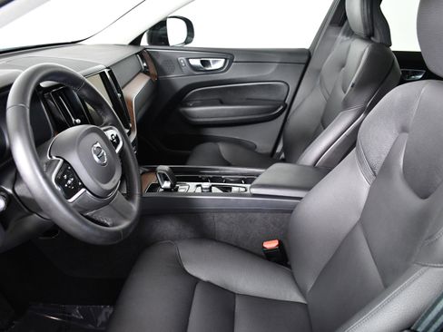 Used 2024 Volvo XC60 B5 Plus image 20