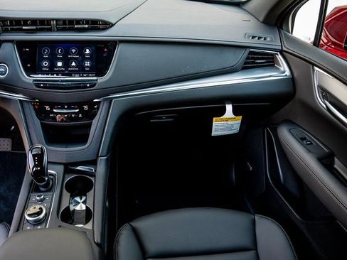 New 2026 Cadillac XT5 Luxury image 10