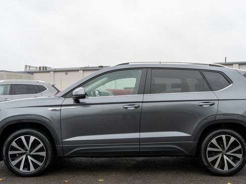 Used 2022 Volkswagen Taos SE image 9