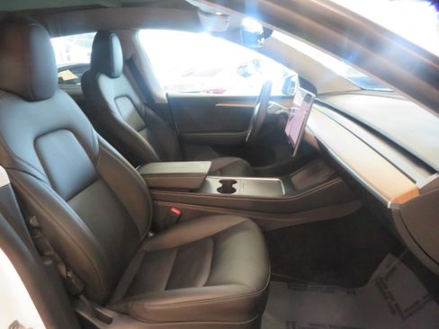 Used 2024 Tesla Model Y Long Range AWD/4WD image 26