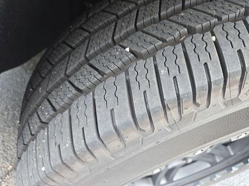 Used 2019 Chevrolet Suburban LT AWD/4WD image 6