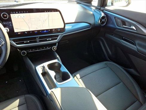 Used 2024 Chevrolet Equinox EV LT image 11