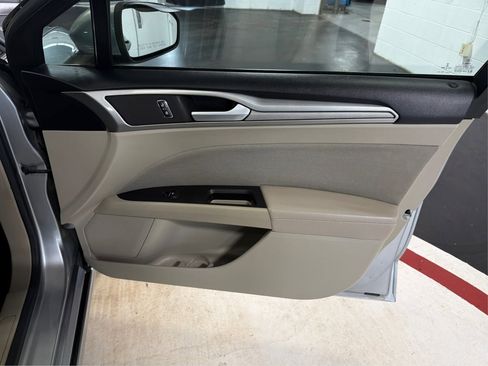 Used 2020 Ford Fusion SE image 25