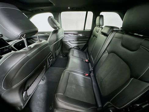 Used 2023 Jeep Grand Cherokee Altitude image 28