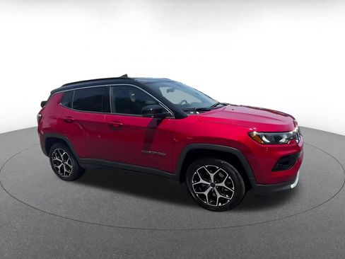 Used 2025 Jeep Compass Limited AWD/4WD image 2