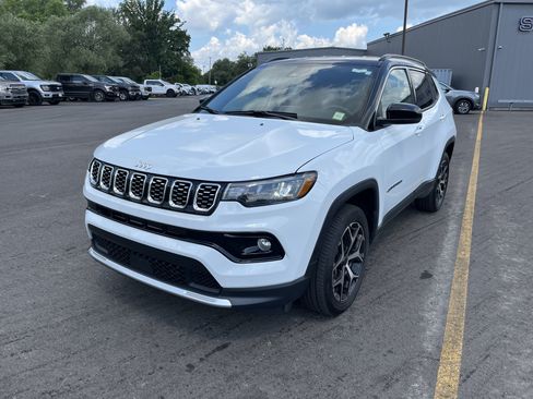 Used 2025 Jeep Compass Limited AWD/4WD image 5