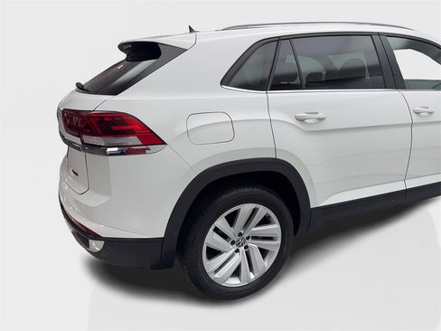 Used 2022 Volkswagen Atlas Cross Sport SE w/ Panoramic Sunroof Package image 16