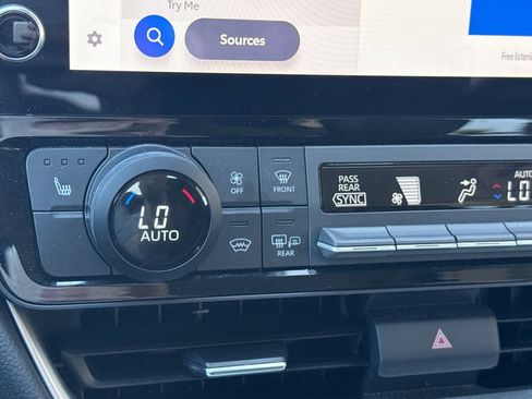 Certified 2025 Toyota Grand Highlander AWD image 31