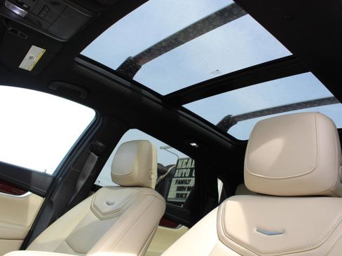 Used 2019 Cadillac XT5 Premium Luxury AWD/4WD image 19