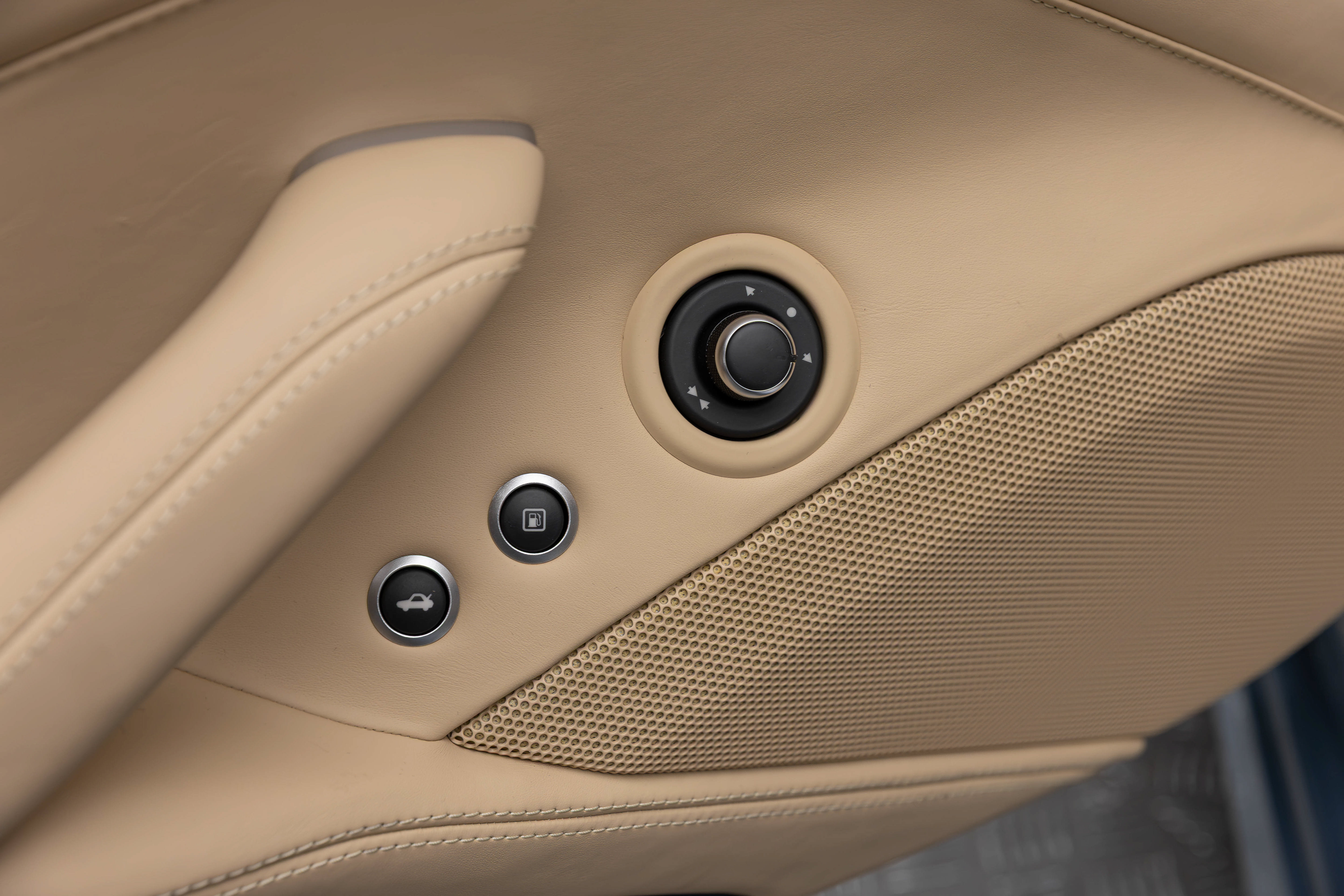 Certified 2015 Ferrari California T RWD image 14