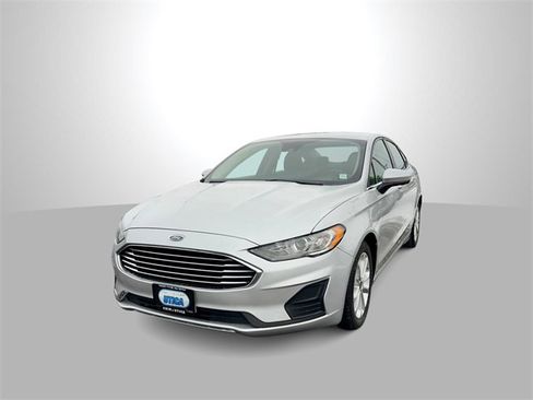 Used 2019 Ford Fusion SE image 1