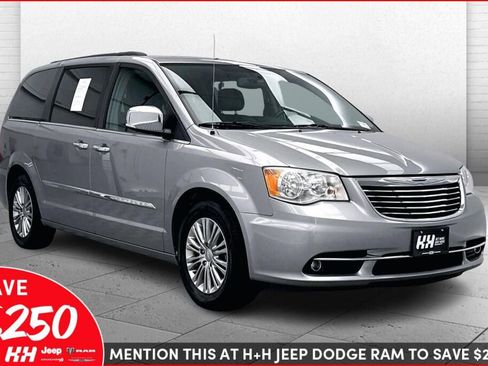 Used 2016 Chrysler Town & Country Touring-L image 1
