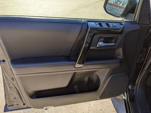 Used 2023 Toyota 4Runner TRD Off-Road Premium image 9