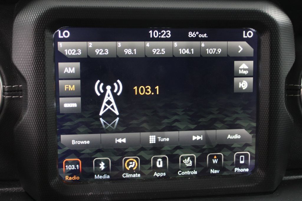Used 2018 Jeep Wrangler Unlimited Sahara AWD/4WD image 30