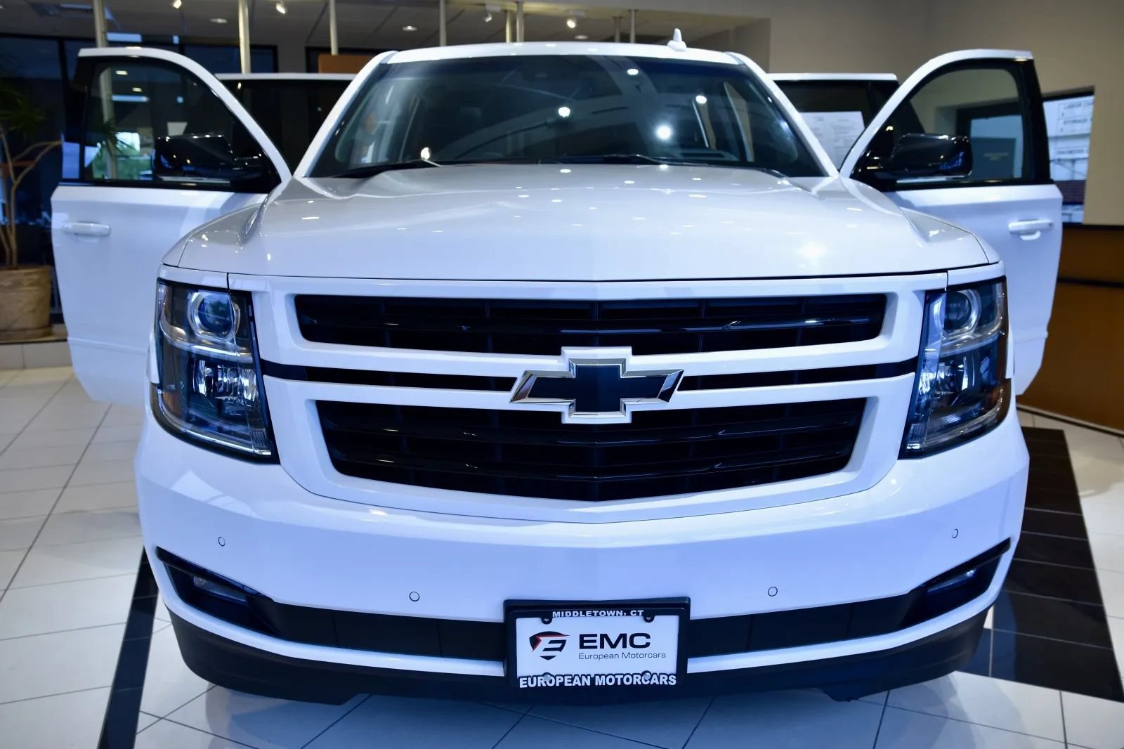 Used 2019 Chevrolet Tahoe Premier AWD/4WD image 2
