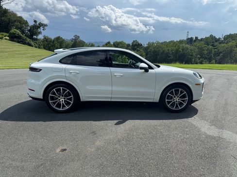 New 2025 Porsche Cayenne Coupe image 8