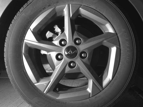 Used 2025 Kia K4 LXS image 15