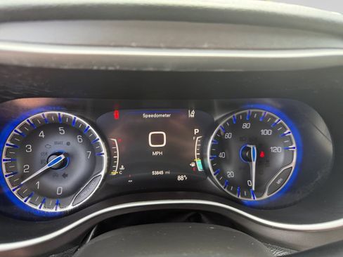 Used 2022 Chrysler Pacifica Touring-L AWD/4WD image 14