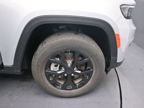 Used 2024 Jeep Grand Cherokee L Laredo AWD/4WD image 13