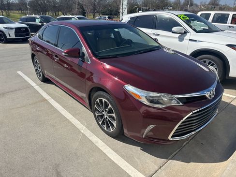 Used 2016 Toyota Avalon XLE image 3