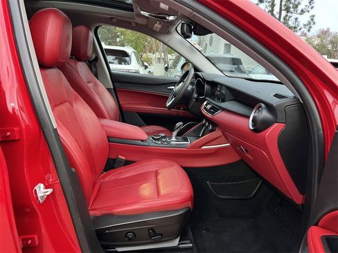 Used 2019 Alfa Romeo Stelvio image 28