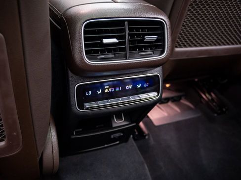 Used 2023 Mercedes-Benz GLS 450 4MATIC image 24