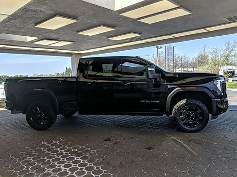 Used 2024 GMC Sierra 2500 AT4 w/ AT4 Premium Plus Package AWD/4WD image 4