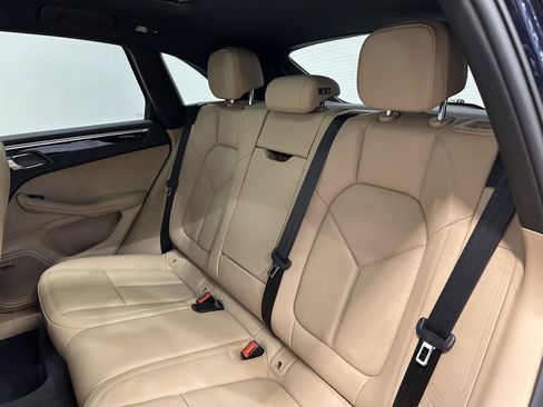 Used 2023 Porsche Macan AWD/4WD image 34