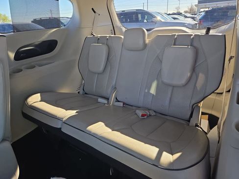 Used 2018 Chrysler Pacifica Limited w/ Advanced Safetytec Group image 36