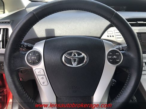Used 2013 Toyota Prius Four w/ Deluxe Solar Roof Pkg FWD image 13