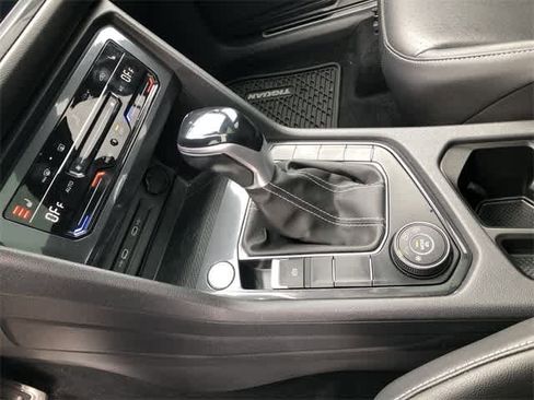 Used 2022 Volkswagen Tiguan SE R-Line image 14