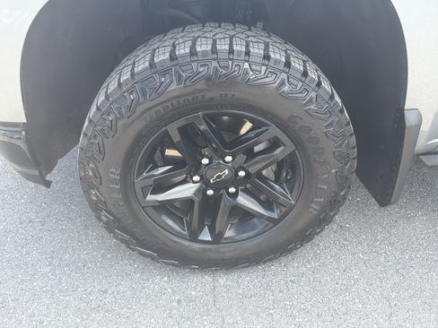 Used 2020 Chevrolet Silverado 1500 Custom Trail Boss w/ Custom Convenience Package AWD/4WD image 11