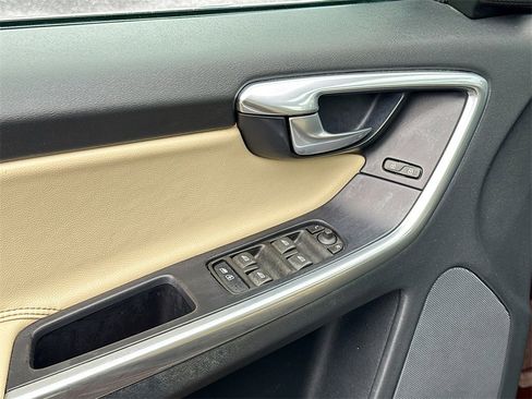 Used 2016 Volvo XC60 T6 w/ Proximity Package image 19