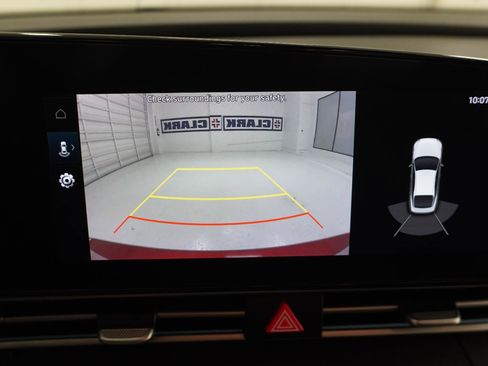 Used 2023 Hyundai Elantra Limited FWD image 16