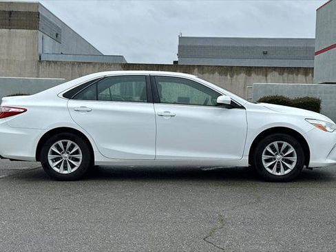 Certified 2017 Toyota Camry LE image 6