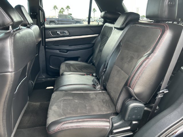 Used 2018 Ford Explorer XLT w/ Equipment Group 202A FWD image 15