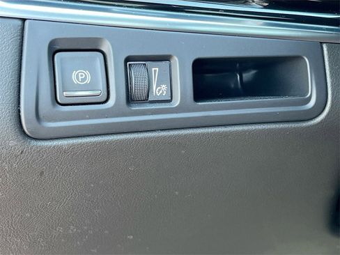 New 2025 Cadillac XT6 Luxury image 10