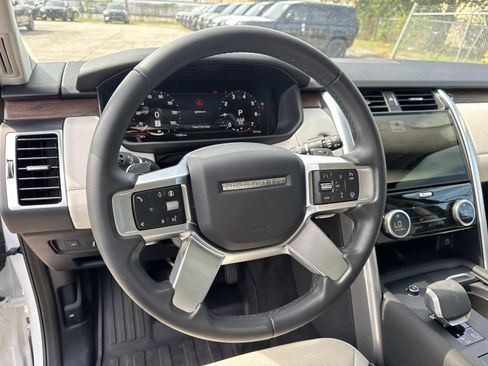 Used 2025 Land Rover Discovery S AWD/4WD image 22