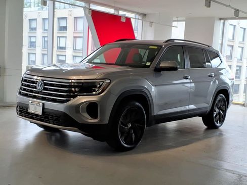 Used 2024 Volkswagen Atlas SE FWD image 1