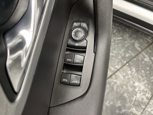 Used 2019 Chevrolet Blazer LT image 7