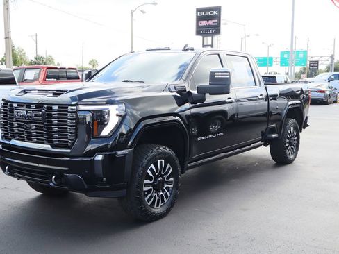 Used 2024 GMC Sierra 2500 Denali Ultimate AWD/4WD image 5