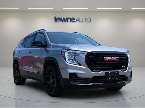 Used 2024 GMC Terrain SLE w/ Driver Convenience Package AWD/4WD image 9